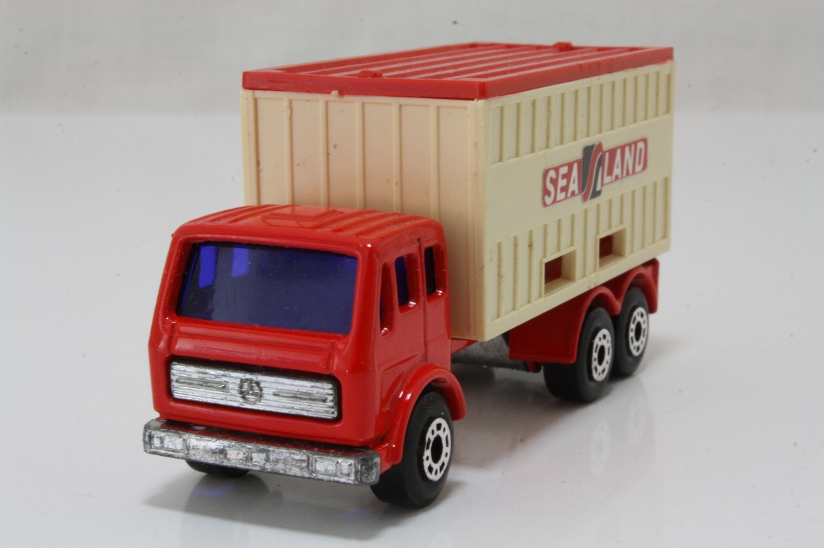 42e Mercedes Container Truck - Sealand