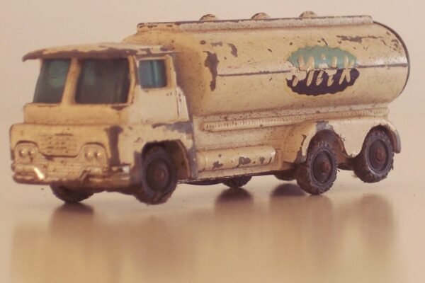 Corgi Juniors 17a Guy Warrior Tanker Milk