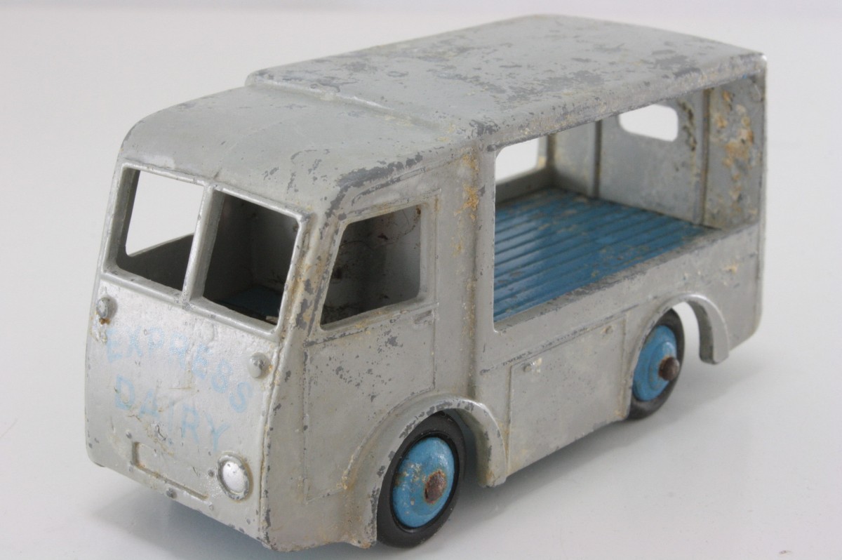 Dinky No 30v Electric Dairy Van