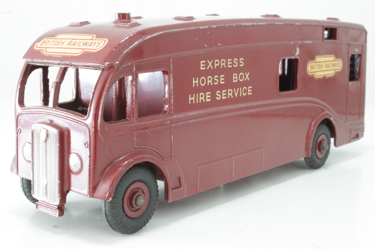 Dinky No 581 Horse Box - British Railways