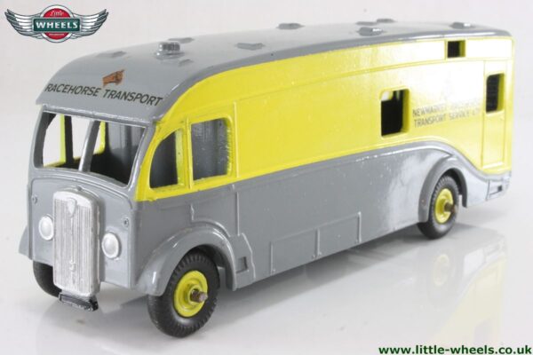 Dinky No 979 Racehorse Transport