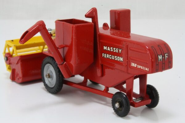 M5 Massey Ferguson Combine